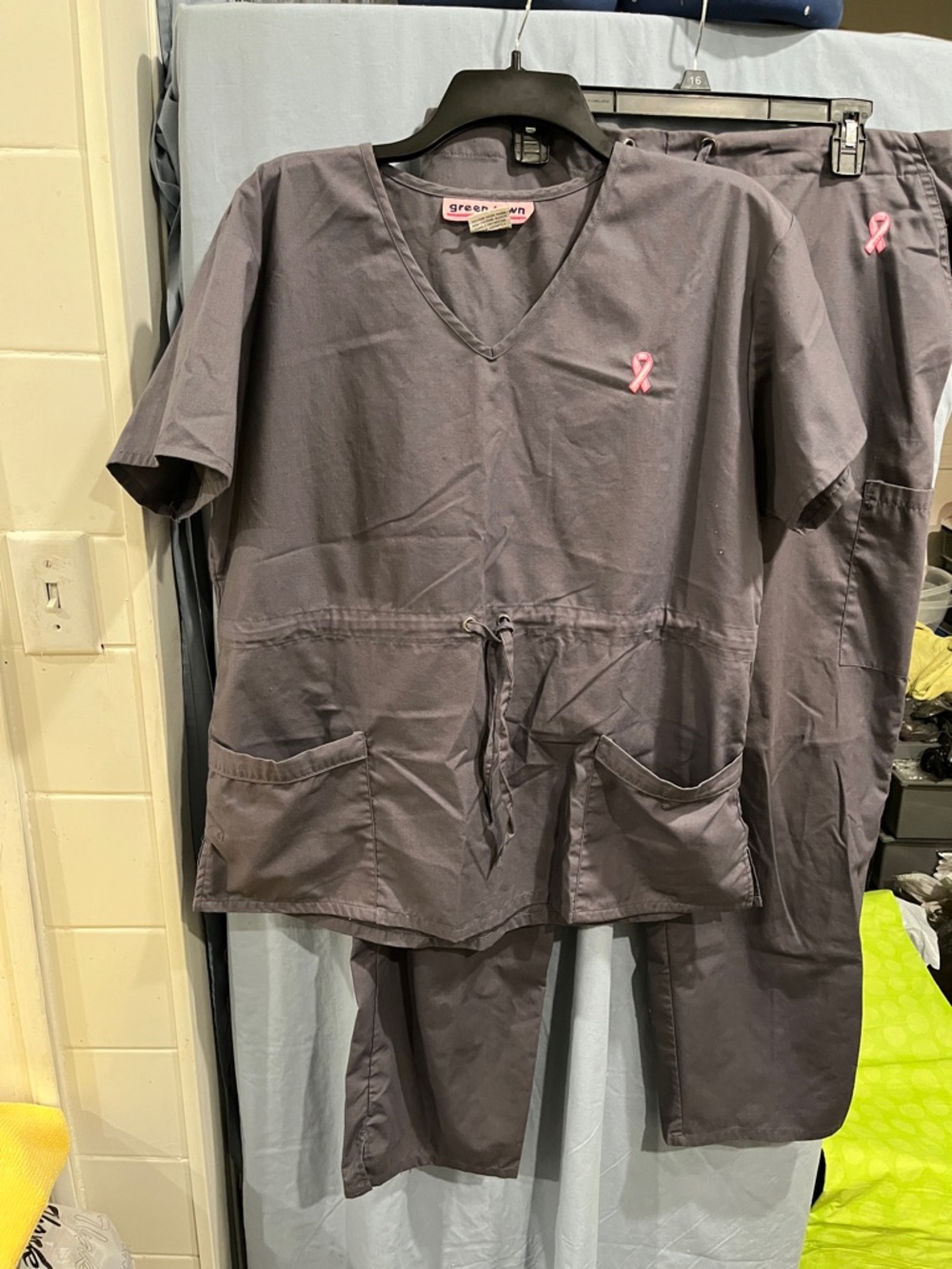 Green Havan Women's Gray V-Neck Scrub Top with Pink Ribbon XL 2pc